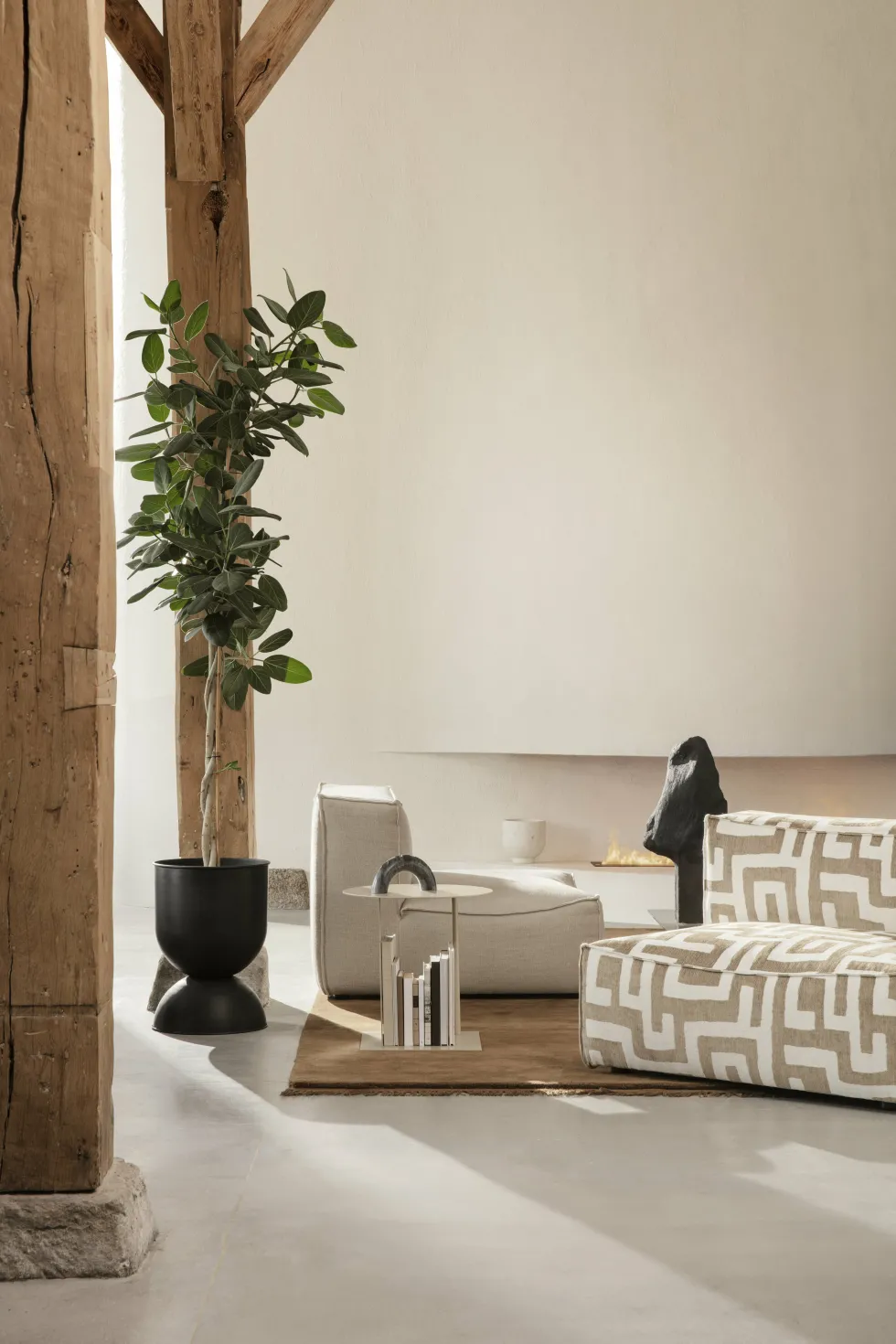 Pot de fleur réversible en fer noir S Hourglass - Ferm Living
