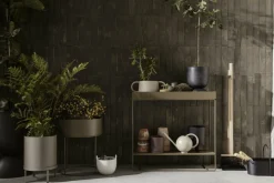 Pot de fleur réversible en fer noir XS Hourglass - Ferm Living