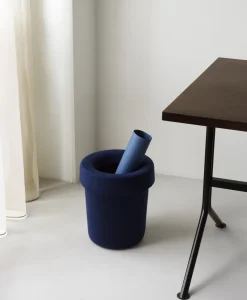 Poubelle en tissu recyclé bleu foncé 31,6x36 cm Hide - Normann Copenhagen