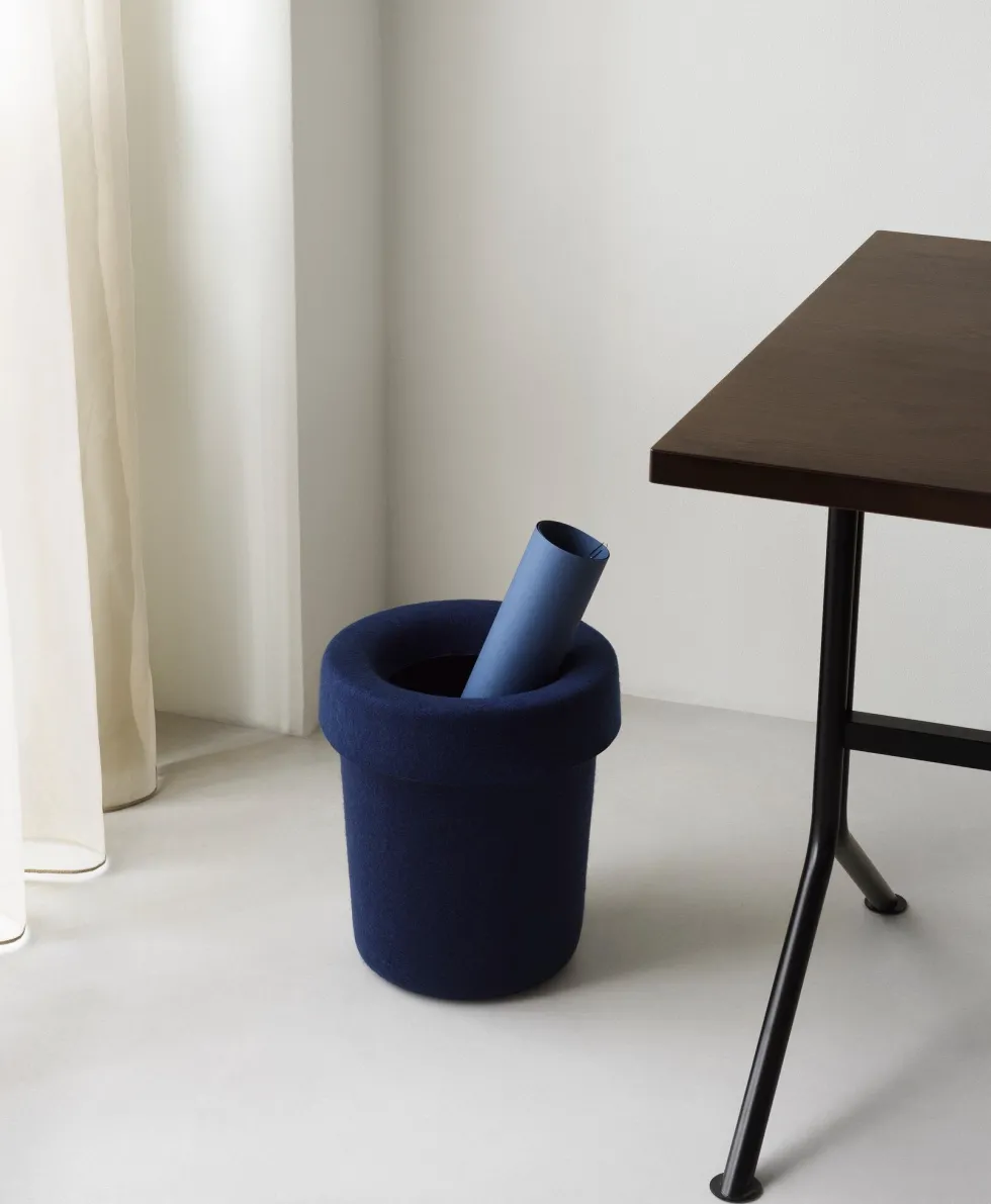 Poubelle en tissu recyclé bleu foncé 31,6x36 cm Hide - Normann Copenhagen