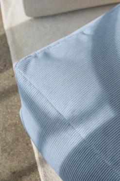 Pouf bleu ciel en velours côtelé 63x36cm Keno - Noo.ma
