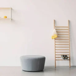Pouf en cuir noir Naïve - Emko