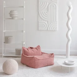 Pouf fauteuil en sherpa bouclé rose 80x70cm Beanbags - Wigiwama
