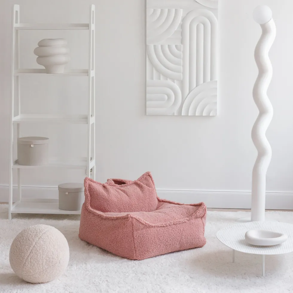 Pouf fauteuil en sherpa bouclé rose 80x70cm Beanbags - Wigiwama