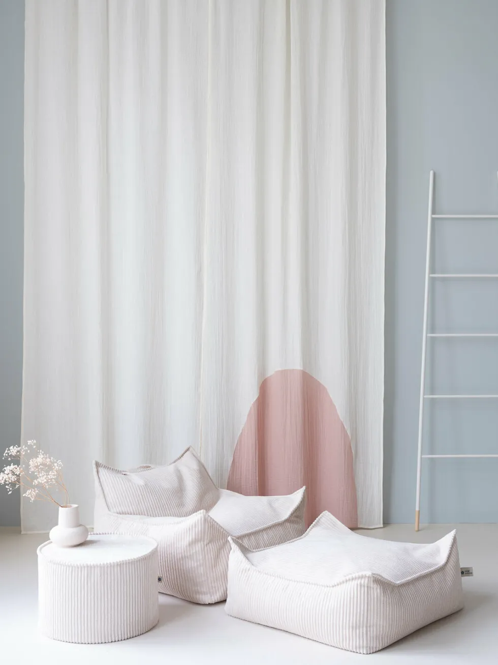 Pouf fauteuil en velours côtelé blanc marshmallow 80 x 70 cm - Wigiwama