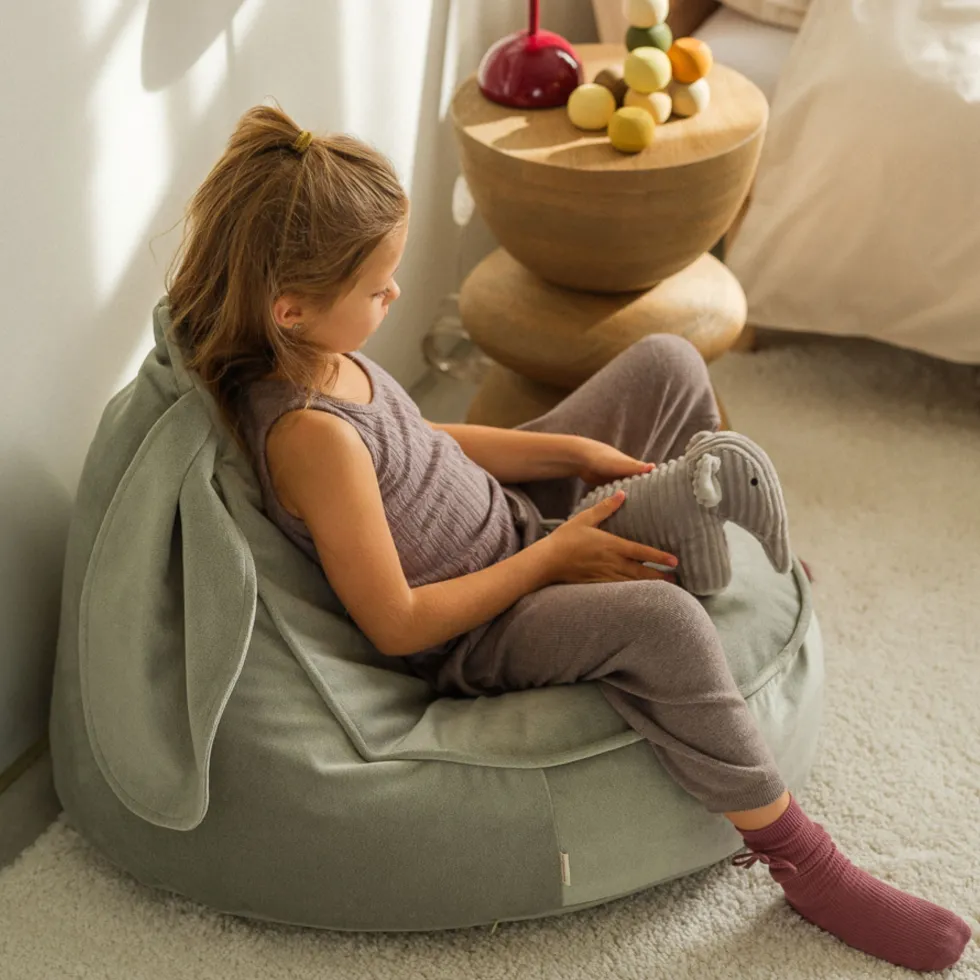 Pouf fauteuil lapin en velour vert d'eau 75x65cm Beanbags - Wigiwama