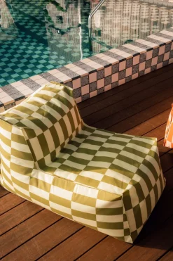 Pouf long d'extérieur en tissu déperlant à carreaux vert et jaune 70 x 110 x 62 cm Matteo - Nobodinoz