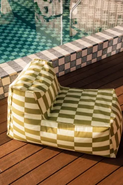 Pouf long d'extérieur en tissu déperlant à carreaux vert et jaune 70 x 110 x 62 cm Matteo - Nobodinoz