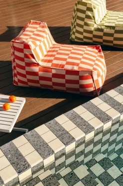 Pouf long d'extérieur en tissu déperlant à carreaux vert et jaune 70 x 110 x 62 cm Matteo - Nobodinoz