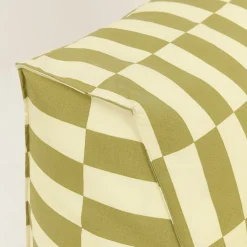 Pouf long d'extérieur en tissu déperlant à carreaux vert et jaune 70 x 110 x 62 cm Matteo - Nobodinoz