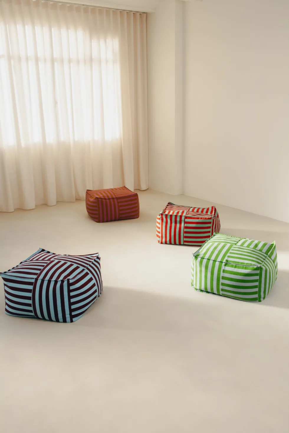 Pouf ottoman carré en coton rayures rouge et vert 55 x 55 x 35cm Otto - Nobodinoz