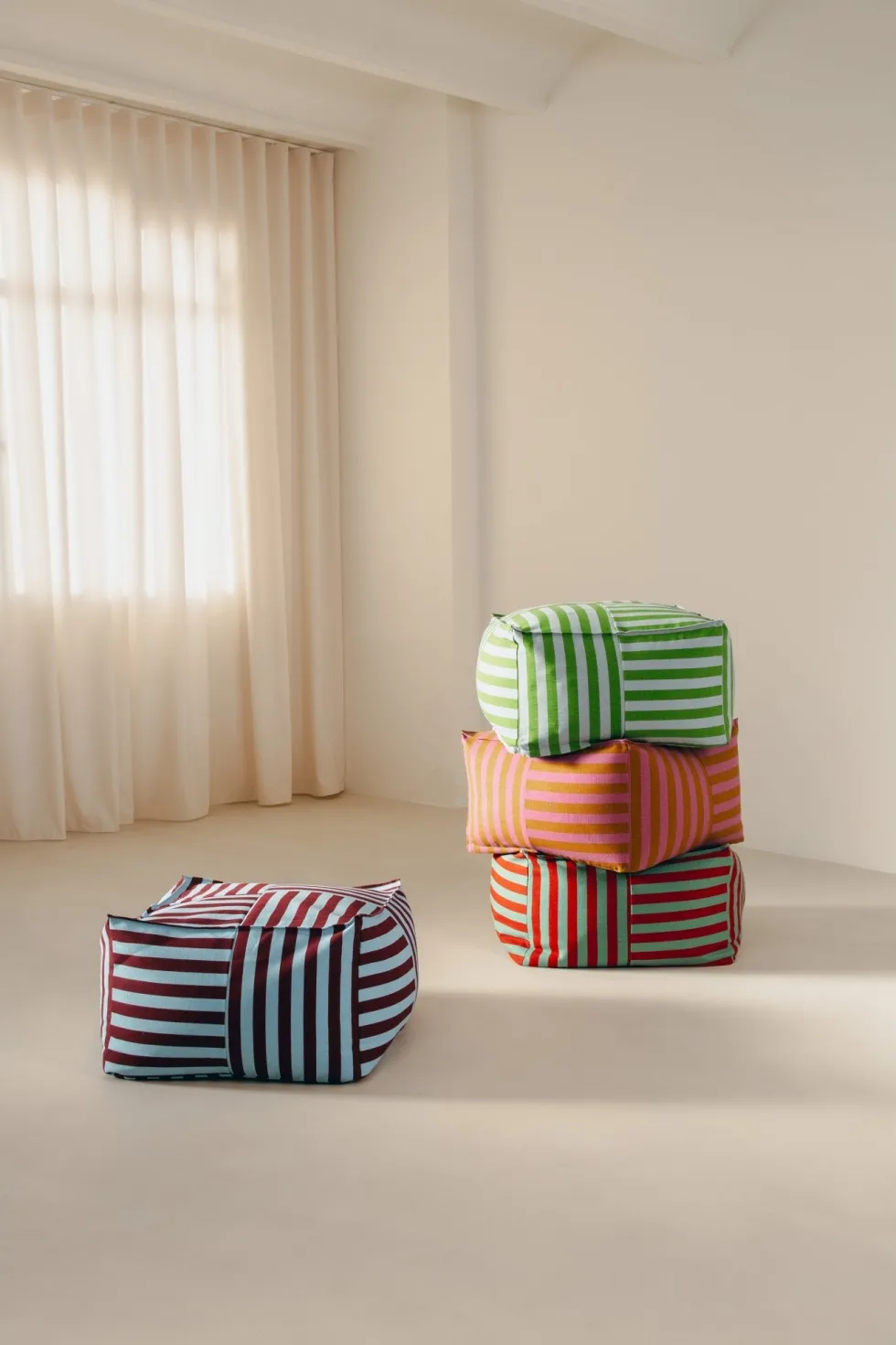 Pouf ottoman carré en coton rayures rouge et vert 55 x 55 x 35cm Otto - Nobodinoz