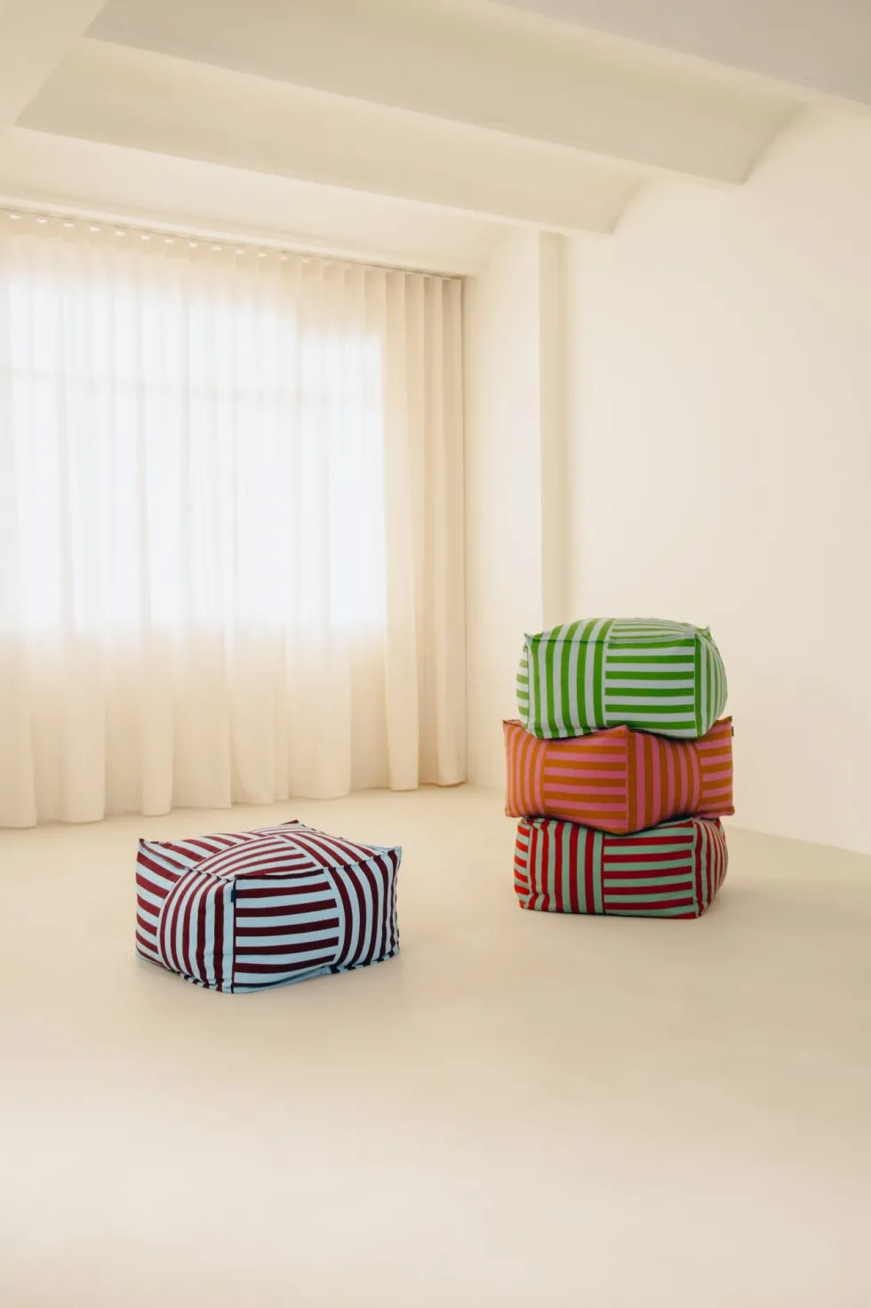 Pouf ottoman carré en coton rayures rouge et vert 55 x 55 x 35cm Otto - Nobodinoz