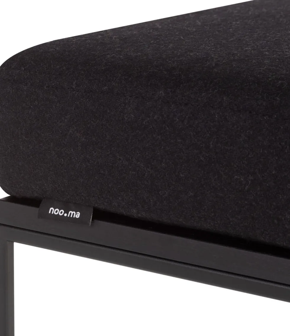 Pouf placage de chêne teinté noir et coussin noir Feo - noo.ma