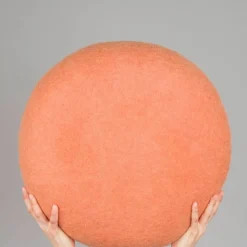 Pouf rond en laine saumon M Lea - myfelt