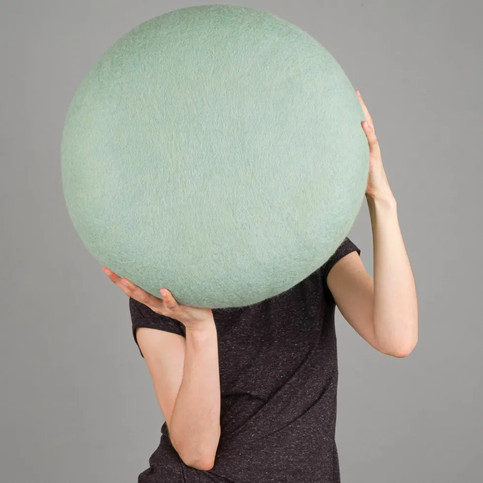 2 Poufs en laine corail et turquoise-gris Felix et Fine - myfelt