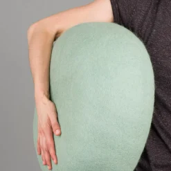 2 Poufs en laine corail et turquoise-gris Felix et Fine - myfelt