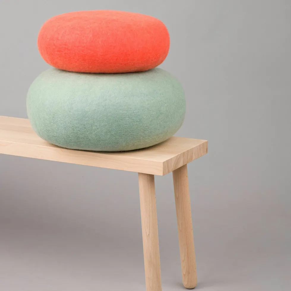 2 Poufs en laine corail et turquoise-gris Felix et Fine - myfelt