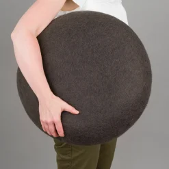 2 Poufs en laine vert-jaune et anthracite Kata et Kuno - myfelt
