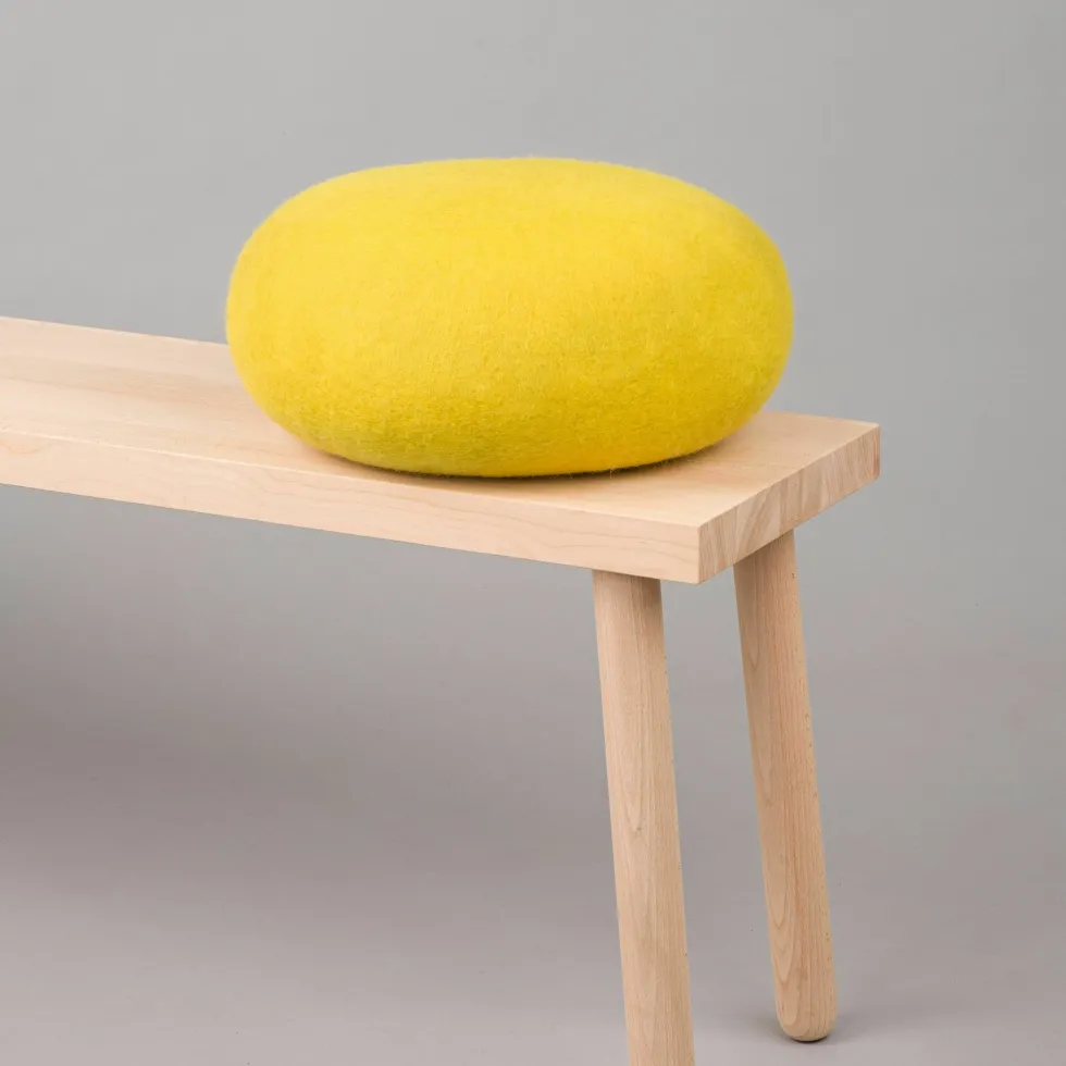 2 Poufs en laine vert-jaune et anthracite Kata et Kuno - myfelt