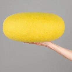 2 Poufs en laine vert-jaune et anthracite Kata et Kuno - myfelt
