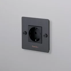 Prise 1G bronze fumé Socket - Buster+Punch