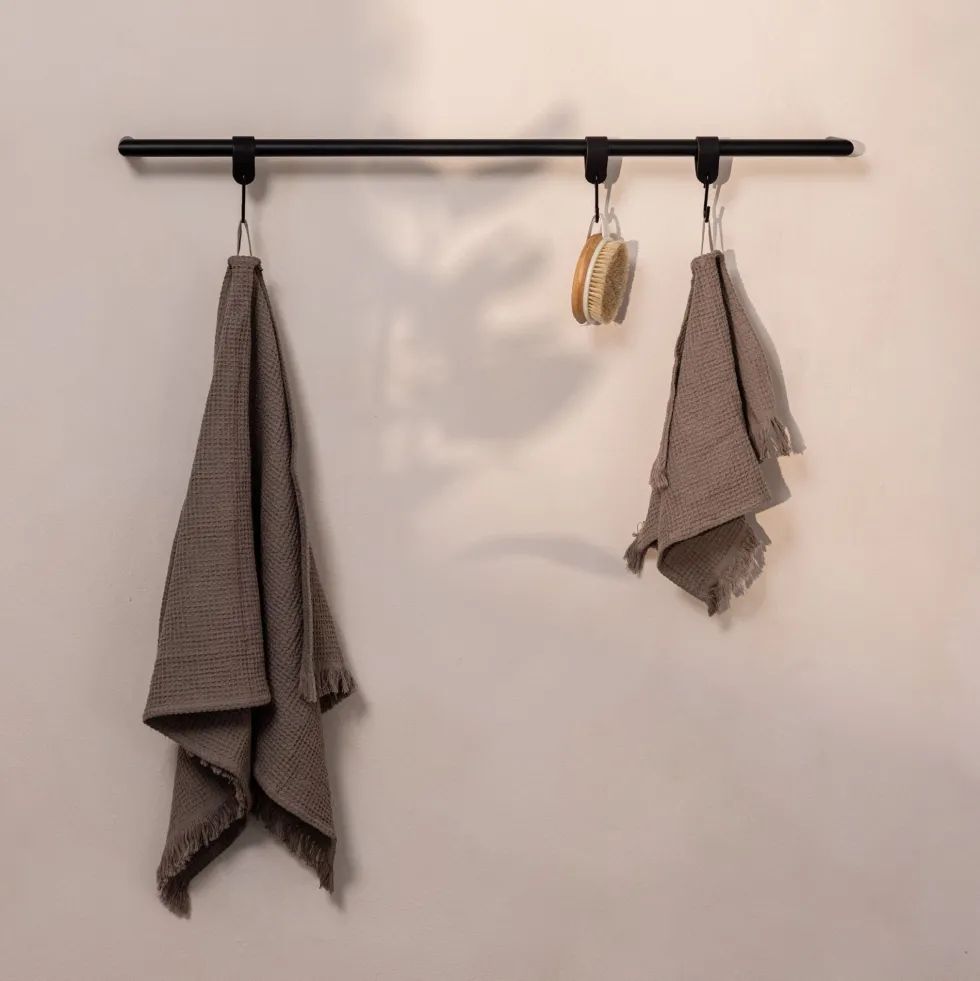 Rail à serviettes rond en acier noir 105cm Vana - Metallbude
