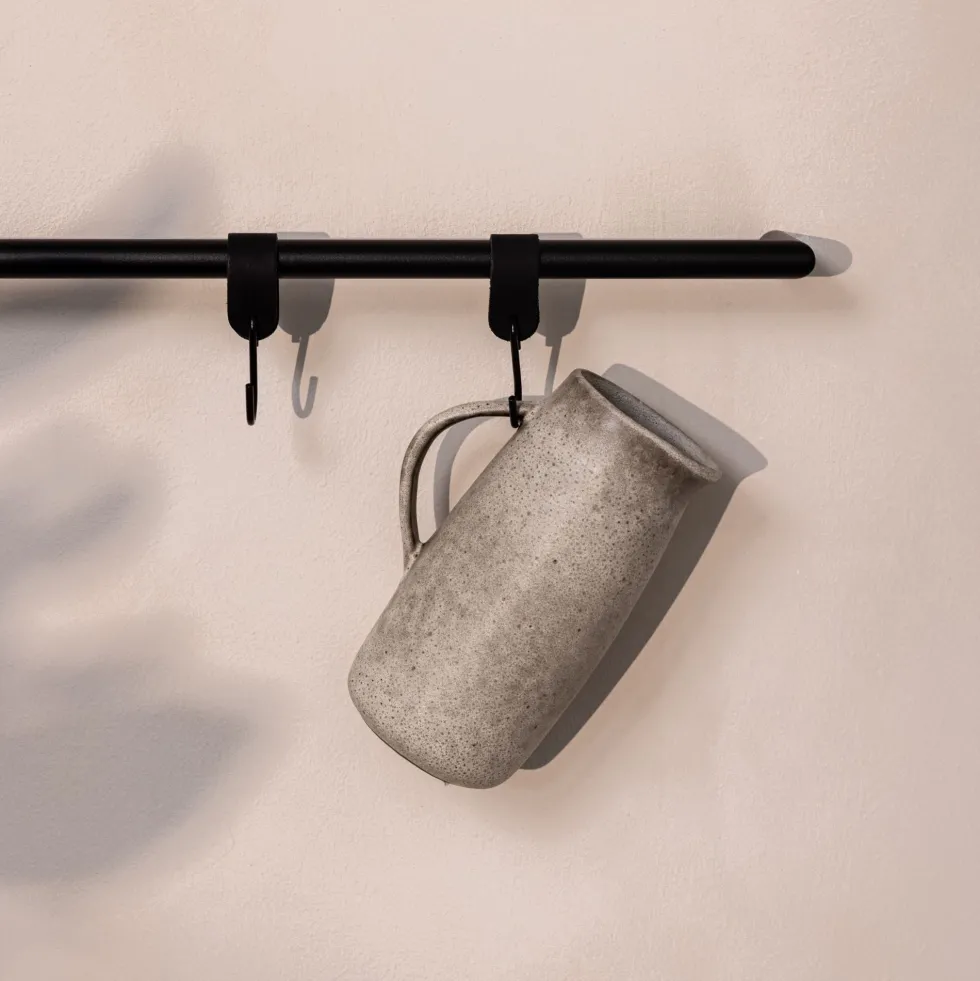 Rail à serviettes rond en acier noir 105cm Vana - Metallbude