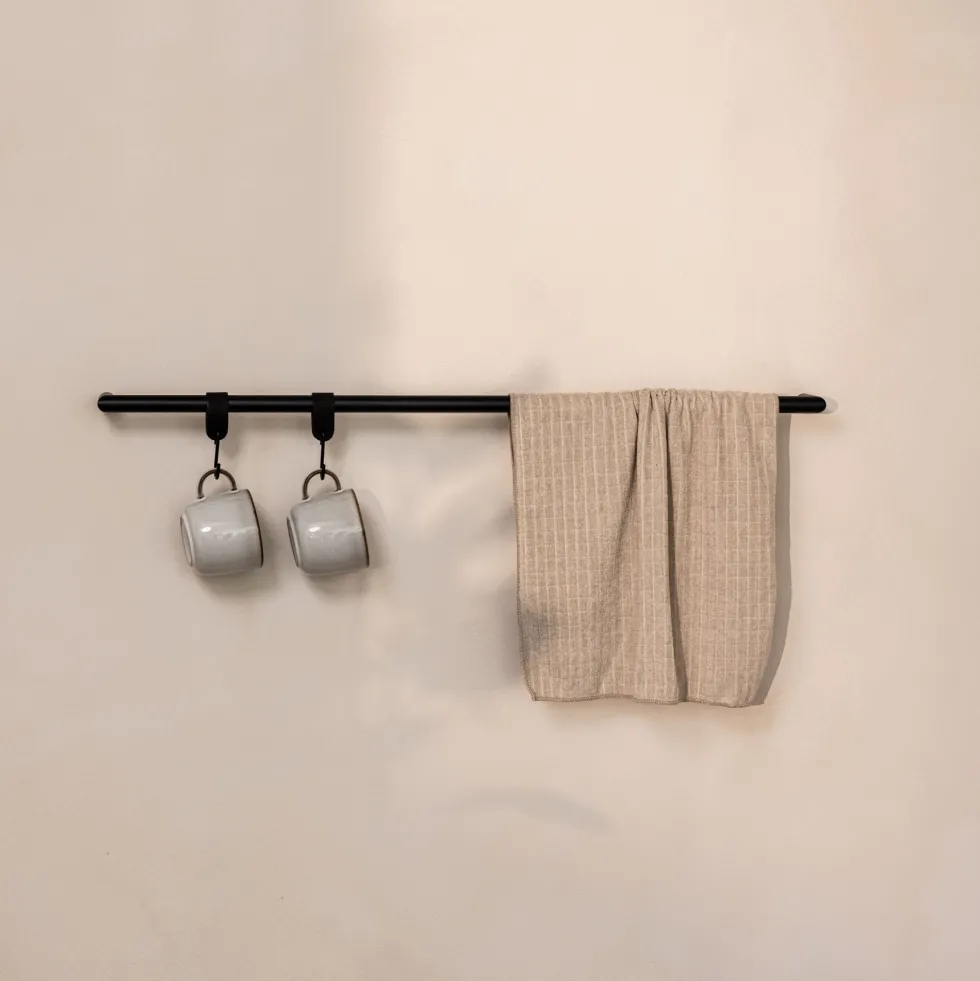 Rail à serviettes rond en acier noir 105cm Vana - Metallbude