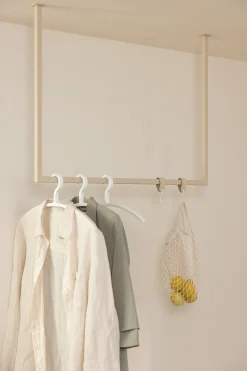 Rail à vêtements carré en acier beige cashew 80x80cm Rubi - Metallbude