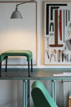 Repose-pied en tissu vert et acier noir O2 - HAY