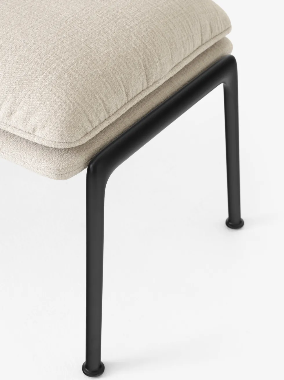 Repose-pieds en tissu beige et acier noir Muno LN20 - &tradition