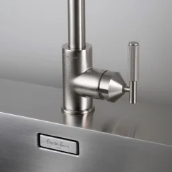 Robinet mitigeur de cuisine en métal massif brut argent 37,2 x 25,3 cm - Buster+Punch