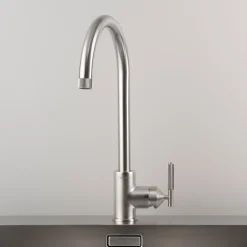 Robinet mitigeur de cuisine en métal massif brut argent 37,2 x 25,3 cm - Buster+Punch