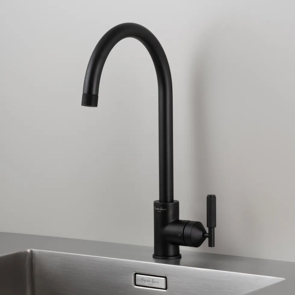Robinet mitigeur de cuisine en métal massif brut noir 37,2 x 25,3 cm - Buster+Punch