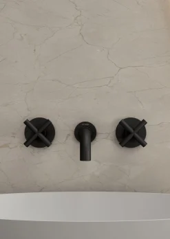 Robinet mélangeur lavabo mural en laiton noir Corbeau - Kroos