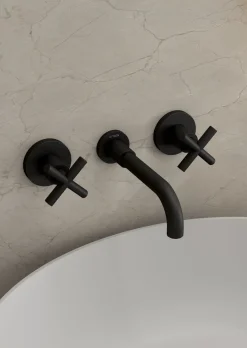 Robinet mélangeur lavabo mural en laiton noir Corbeau - Kroos