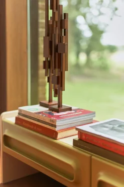 Sculpture en bois de teck expresso 8,5 x 8 x 37 cm Skyline - HKliving