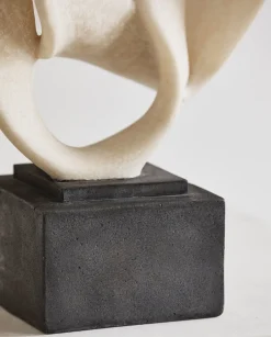 Sculpture en polyrèsine blanc et finition béton noir Rosala - Nordal