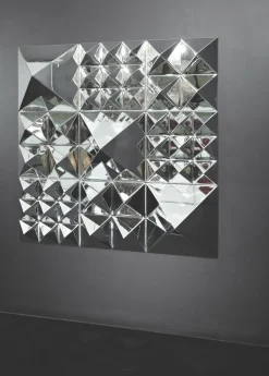 Sculpture miroir murale en acrylique transparent 4 Pyramid - Verpan