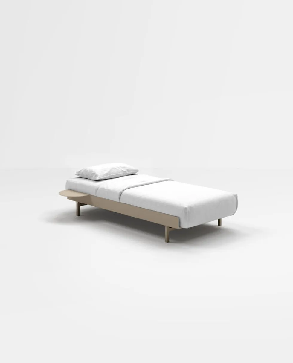 Sommier avec lattes en acier sable avec table de chevet 90cm - Moebe