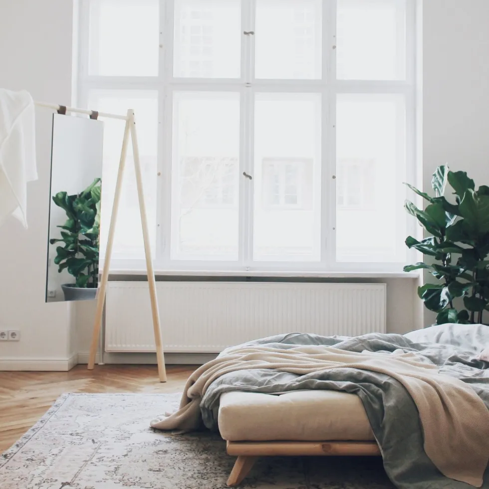 Sommier en bois clair et matelas écru 140x200cm Senza Comfort - Karup Design