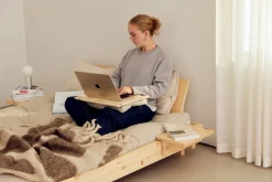 Sommier en bois laqué 180x200cm avec deux dossiers et tables d'appoints Social bed - Karup Design