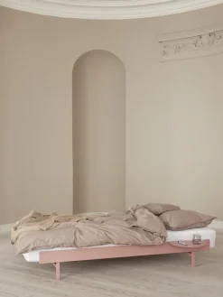 Sommier extensible en acier rose avec lattes 140cm et tables de chevet - Moebe