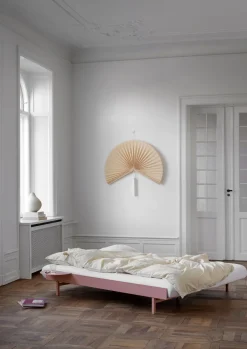 Sommier extensible en acier rose sans lattes 90-180cm et table de chevet - Moebe