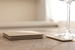 4 sous verres carrés en acier beige cashew 10x2cm Kiva - Metallbude