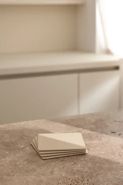 4 sous verres carrés en acier beige cashew 10x2cm Kiva - Metallbude