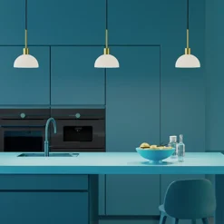 Suspension structure laiton et abat-jour en verre opale 20cm Vienda - Herstal