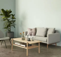 Table basse avec étagère à lattes en chêne clair - Hübsch