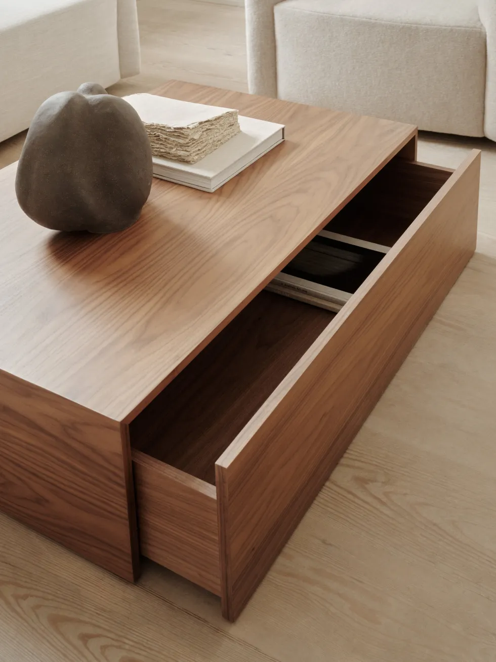 Table basse avec tiroir en noyer 103x60cm Mass - New Works
